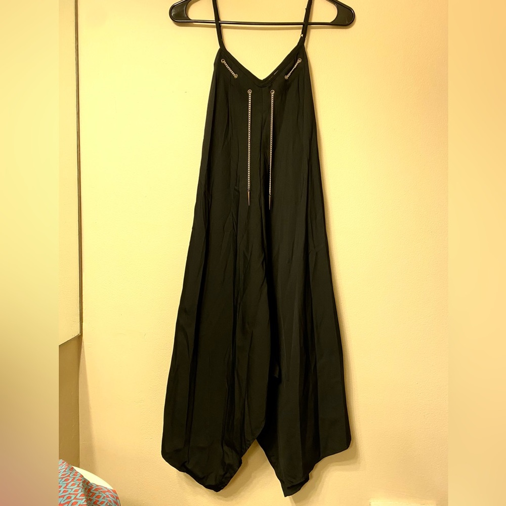 Black dress with golden chains Elegant and casual at the same time!!!